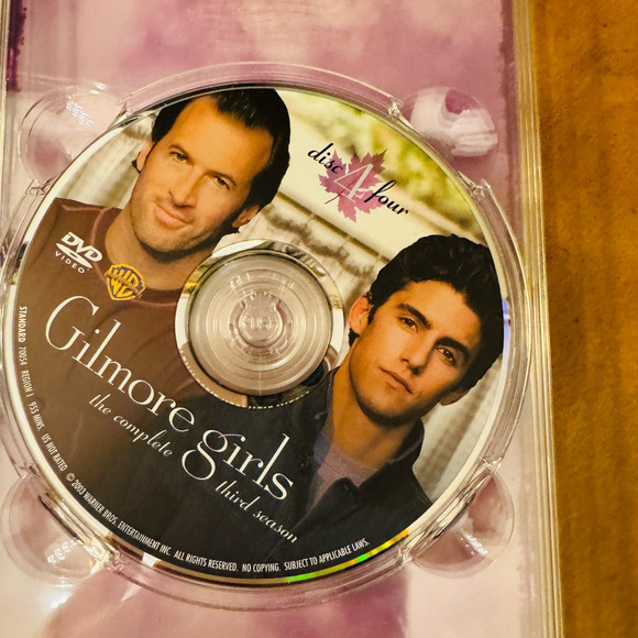 Gilmore Girls The Complete Third Season DVD Set 6 CD Discs Lorelai Rory Snookie - Picture 9 of 11